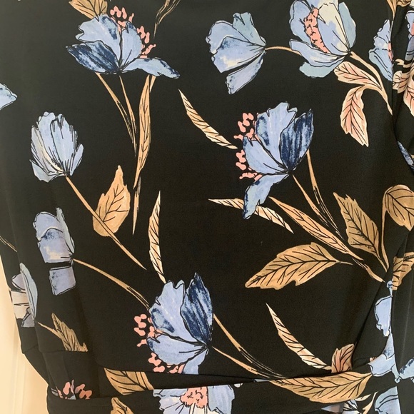 Motherhood Maternity Leaf Printed Wrap Dress NWT - Picture 7 of 11